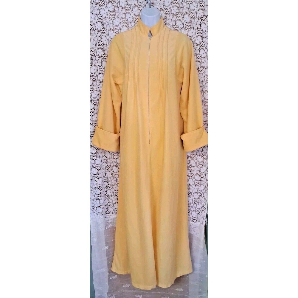 David Brown California Bathrobe Size‎ L Yellow Velour Zip Front Retro Loungewear